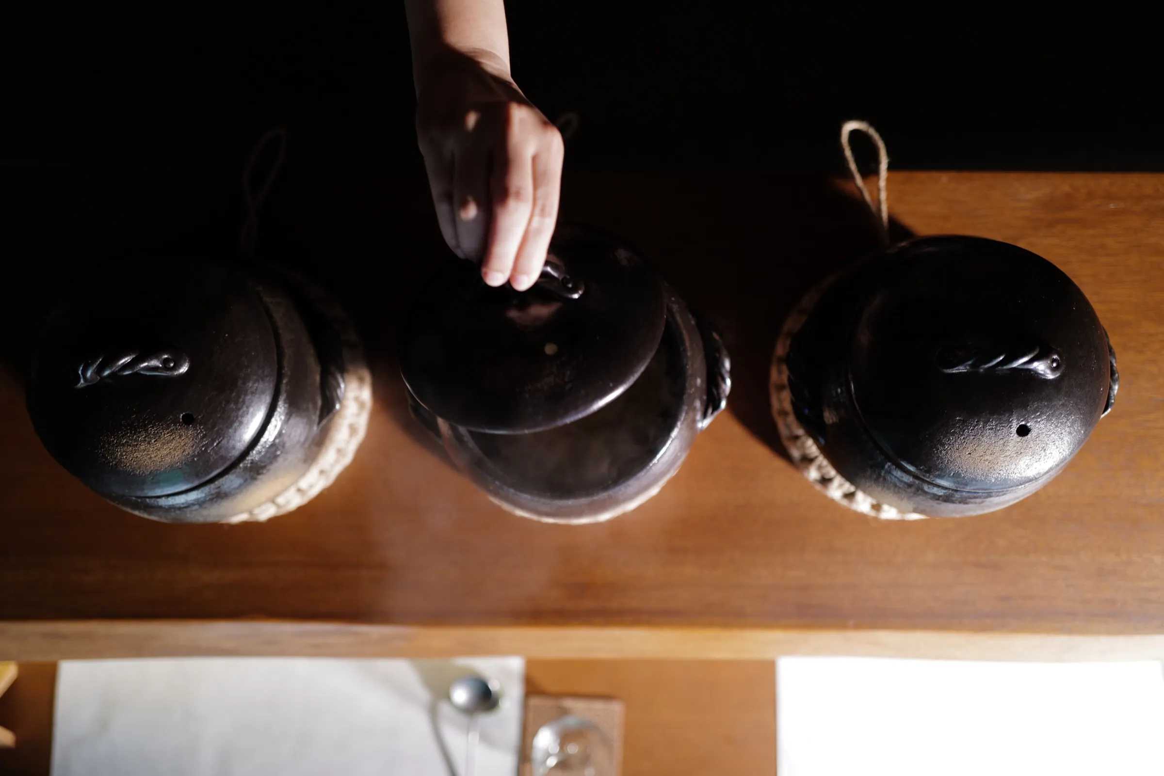 Banko-yaki pots on the Harakama counter